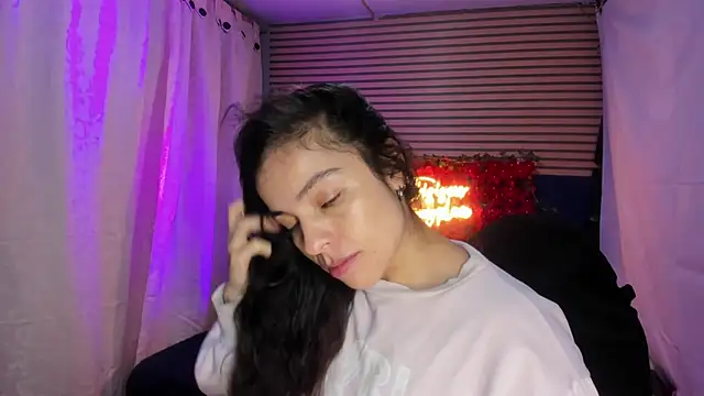 Snapshot of rosse_2504 chatting on March 18, 2026, 11:24 am rosse 2504 online show from March 18, 2026, 11:24 am