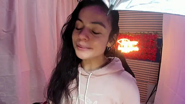 Snapshot of rosse_2504 chatting on December 1, 2025, 5:25 pm rosse 2504 online show from December 1, 2025, 5:25 pm