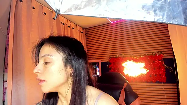 Snapshot of rosse_2504 chatting on October 10, 2025, 5:03 pm rosse 2504 online show from October 10, 2025, 5:03 pm