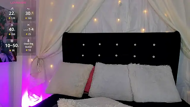 Snapshot of Laurablue chatting on November 18, 2025, 8:12 pm Laurablue online show from November 18, 2025, 8:12 pm