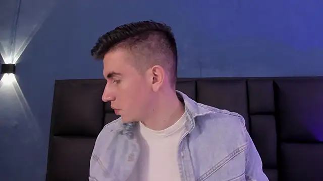 MikaelSlow online show from November 20, 2025, 3:51 am