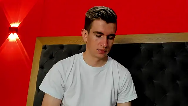 Snapshot of MikaelSlow chatting on February 6, 2026, 12:28 am MikaelSlow online show from February 6, 2026, 12:28 am