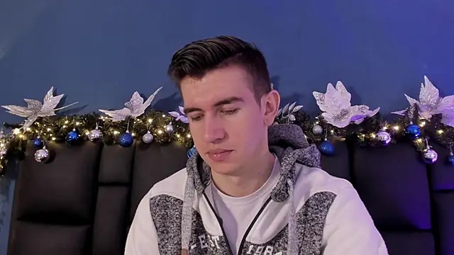 MikaelSlow online show from November 28, 2025, 4:01 am