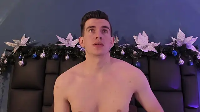 MikaelSlow online show from December 21, 2025, 8:20 pm