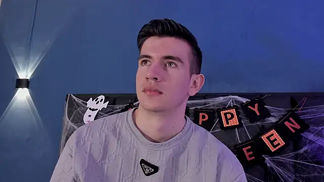 MikaelSlow online show from October 30, 2025, 3:38 am