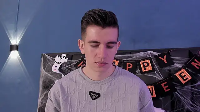 MikaelSlow online show from October 24, 2025, 3:49 am