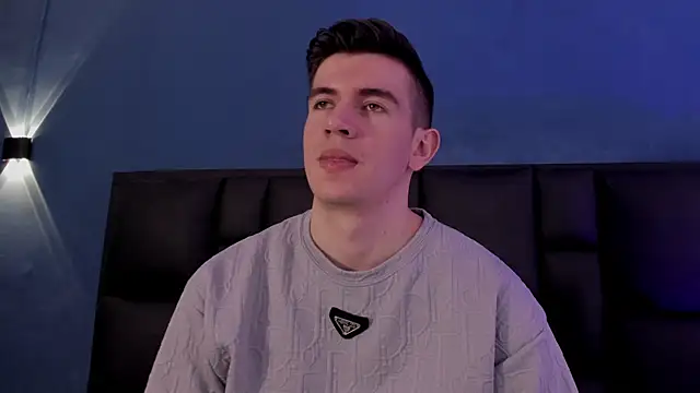 MikaelSlow online show from November 22, 2025, 4:00 am