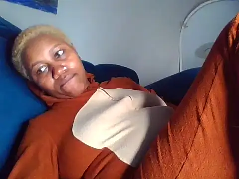 Snapshot of SquirtQueen222 chatting on April 16, 2026, 5:41 am SquirtQueen222 online show from April 16, 2026, 5:41 am