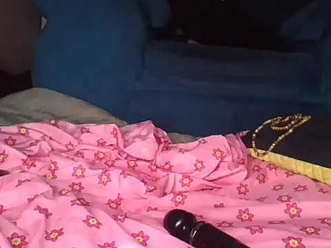 Snapshot of SquirtQueen222 chatting on April 9, 2026, 6:19 am SquirtQueen222 online show from April 9, 2026, 6:19 am