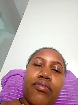 Snapshot of SquirtQueen222 chatting on December 9, 2024, 4:45 am SquirtQueen222 online show from December 9, 2024, 4:45 am