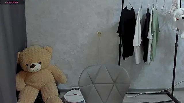 Diana twerk online show from May 8, 2026, 1:26 pm