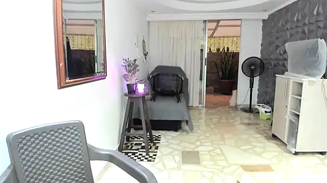 MarilynDavies online show from November 25, 2025, 10:54 pm