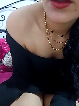 Snapshot of Fatina111 chatting on April 2, 2026, 2:41 am Fatina111 online show from April 2, 2026, 2:41 am