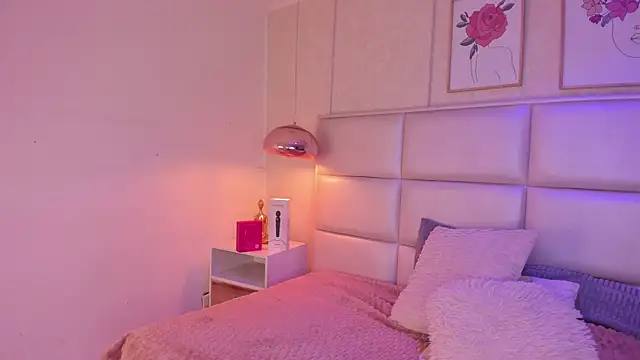 Aily Yozuko online show from February 8, 2026, 2:42 am