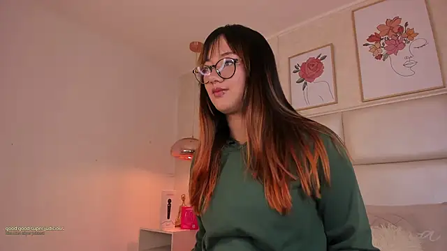 Aily Yozuko online show from October 17, 2025, 2:48 am