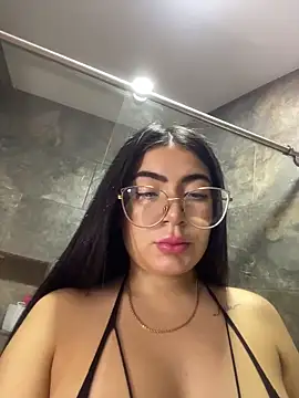 Mia 222 online show from May 1, 2026, 11:26 am