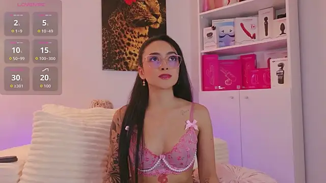 Snapshot of HannaClarrk_ chatting on August 4, 2026, 7:18 pm HannaClarrk online show from August 4, 2026, 7:18 pm