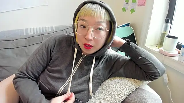 Snapshot of luxgray chatting on April 26, 2026, 4:59 pm luxgray online show from April 26, 2026, 4:59 pm