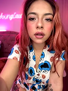 Snapshot of YovngBaby chatting on November 17, 2025, 5:44 am YovngBaby online show from November 17, 2025, 5:44 am