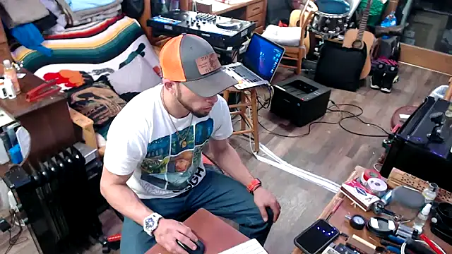 tongueispowerr6d9 online show from February 11, 2025, 2:46 am