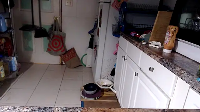 tongueispowerr6d9 online show from December 22, 2025, 9:53 am