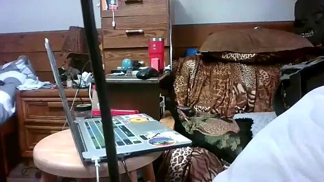 tongueispowerr6d9 online show from January 6, 2025, 2:58 am