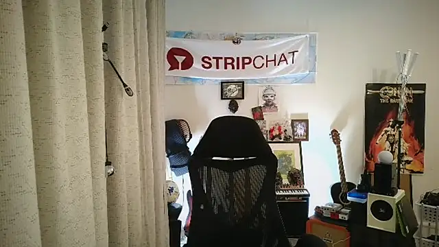 Snapshot of Rock_Pierce chatting on May 6, 2026, 12:09 pm Rock Pierce online show from May 6, 2026, 12:09 pm