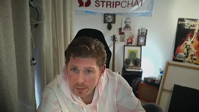 Snapshot of Rock_Pierce chatting on April 7, 2026, 4:42 pm Rock Pierce online show from April 7, 2026, 4:42 pm