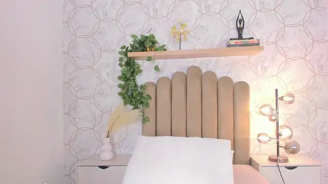 Snapshot of Roma__love chatting on December 2, 2025, 12:18 pm Roma love online show from December 2, 2025, 12:18 pm