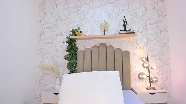 Snapshot of Roma__love chatting on November 8, 2025, 12:31 pm Roma love online show from November 8, 2025, 12:31 pm