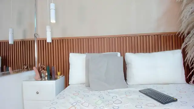 Snapshot of emmy_lander chatting on November 5, 2025, 7:28 pm emmy lander online show from November 5, 2025, 7:28 pm