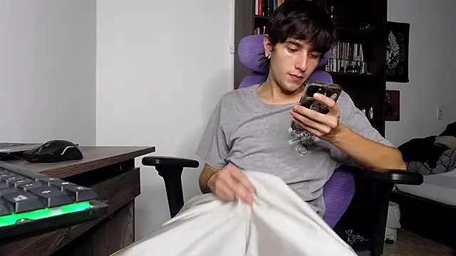 alex connorr online show from November 7, 2025, 3:33 am