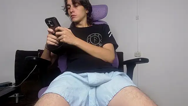 Snapshot of alex_connorr chatting on May 31, 2026, 1:33 am alex connorr online show from May 31, 2026, 1:33 am