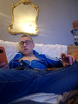 Snapshot of bibananaman chatting on June 14, 2026, 10:33 pm bibananaman online show from June 14, 2026, 10:33 pm