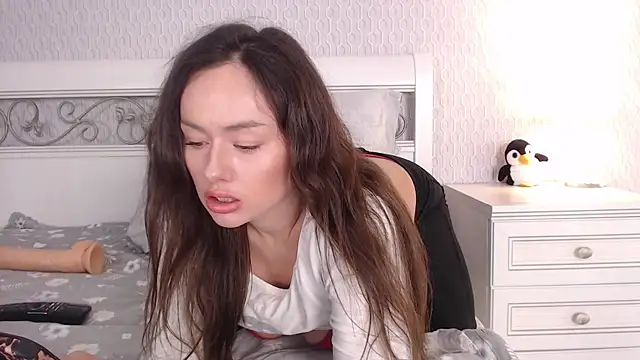 Snapshot of CERRUTI_model chatting on February 15, 2025, 2:33 pm CERRUTI model online show from February 15, 2025, 2:33 pm