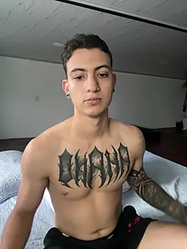 Snapshot of aliensexy chatting on February 14, 2026, 10:10 pm aliensexy online show from February 14, 2026, 10:10 pm