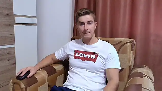 Snapshot of RossWillis chatting on December 4, 2025, 6:56 am RossWillis online show from December 4, 2025, 6:56 am