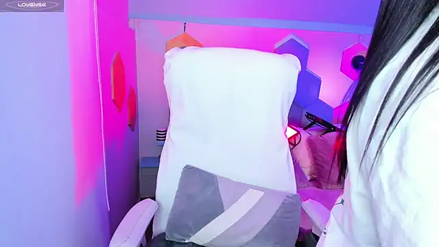 Snapshot of Hanna__Becker_ chatting on January 14, 2025, 6:56 am Hanna Becker online show from January 14, 2025, 6:56 am