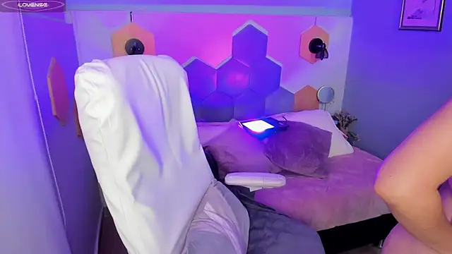 Snapshot of Hanna__Becker_ chatting on January 7, 2025, 7:10 am Hanna Becker online show from January 7, 2025, 7:10 am