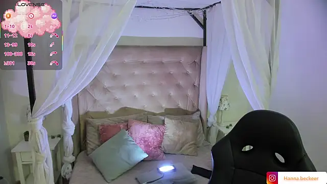 Hanna  Becker  online show from January 14, 2026, 4:16 am