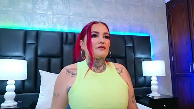 Snapshot of AmaraVelmet chatting on November 13, 2025, 1:04 pm AmaraVelmet online show from November 13, 2025, 1:04 pm