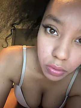 Snapshot of juicyyy323 chatting on January 8, 2025, 1:53 am juicyyy323 online show from January 8, 2025, 1:53 am