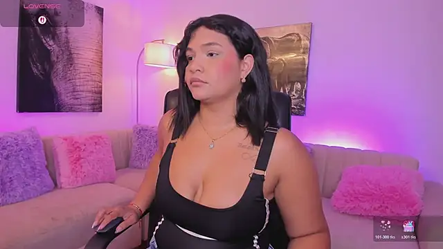 Snapshot of alaia7h chatting on June 1, 2026, 7:35 pm alaia7h online show from June 1, 2026, 7:35 pm