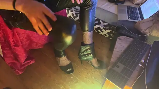 Snapshot of alexheels_boots chatting on October 26, 2025, 12:55 am alexheels boots online show from October 26, 2025, 12:55 am