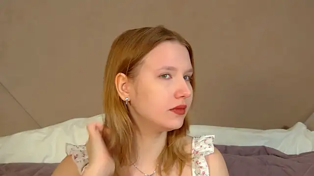 Snapshot of LiliLinn chatting on May 22, 2026, 4:43 am LiliLinn online show from May 22, 2026, 4:43 am