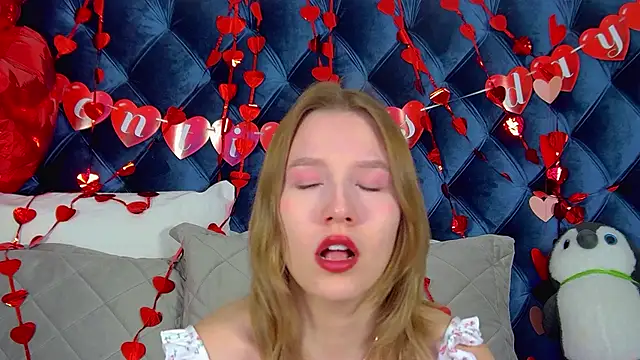 Snapshot of LiliLinn chatting on February 16, 2026, 4:44 am LiliLinn online show from February 16, 2026, 4:44 am