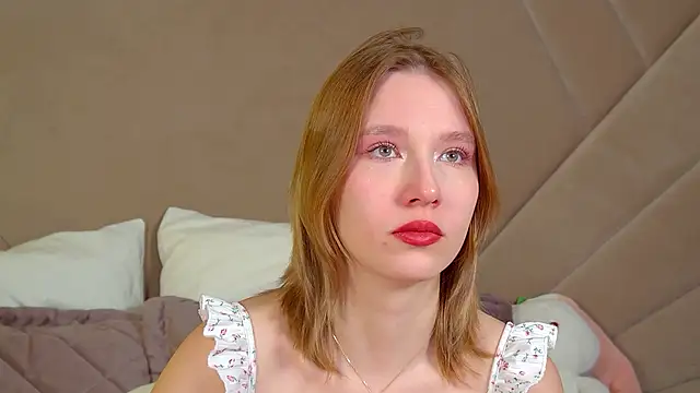 LiliLinn online show from January 16, 2026, 4:49 am