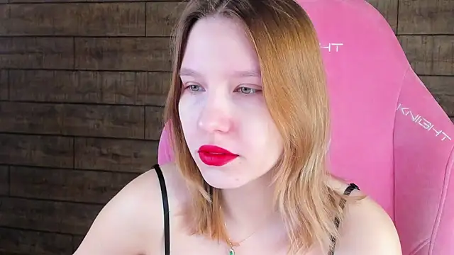 Snapshot of LiliLinn chatting on March 14, 2026, 5:24 am LiliLinn online show from March 14, 2026, 5:24 am