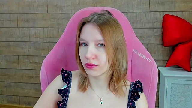 Snapshot of LiliLinn chatting on February 24, 2026, 4:35 am LiliLinn online show from February 24, 2026, 4:35 am