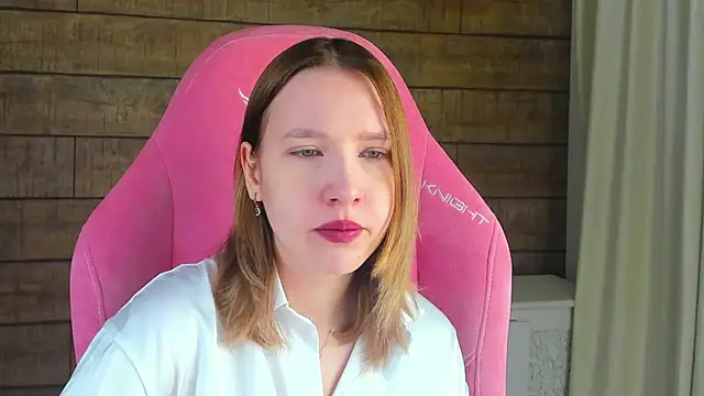 Snapshot of LiliLinn chatting on March 19, 2026, 4:45 am LiliLinn online show from March 19, 2026, 4:45 am